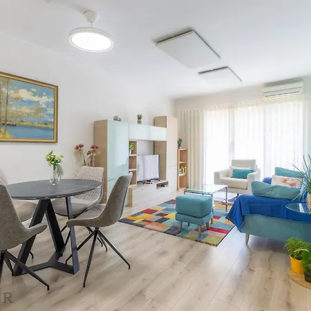 Apartamento Inftour Cristina 2 *